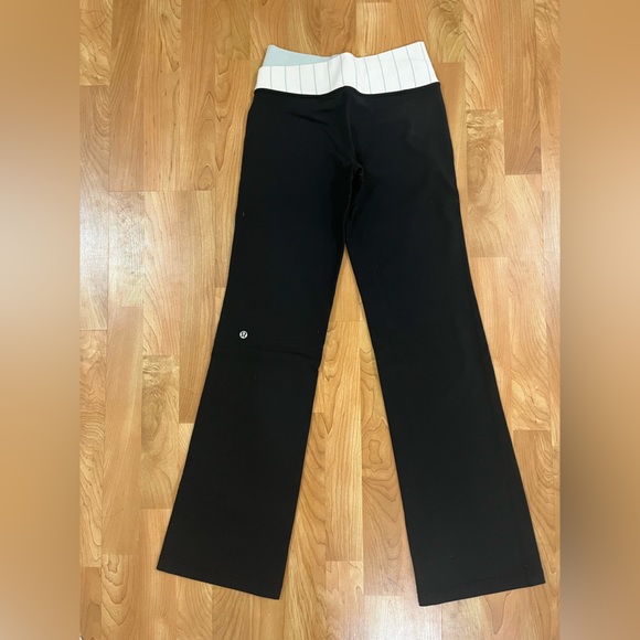 Lululemon groove pants - Picture 2 of 2
